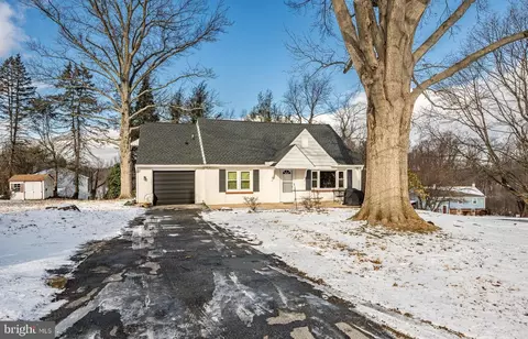 2521 Grandview Rd, Coatesville, PA 19320