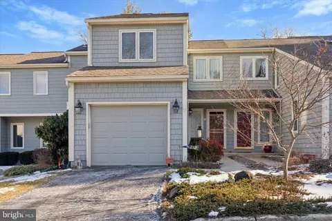 2 W Harrison Rd W W, West Chester, PA 19380
