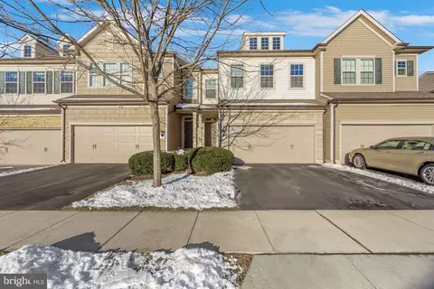 33 Locks Farm Ln, Downingtown, PA 19335