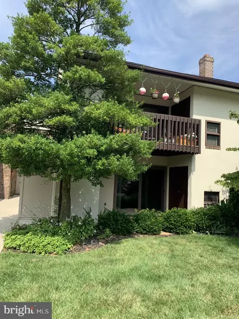 107 Raintree Ln, Malvern, PA 19355