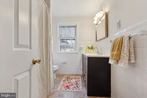 Bath - 629 Colonel Dewees Rd, Wayne, PA 19087 photo 2 of 4