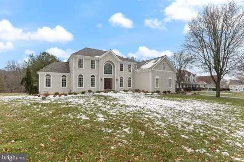 111 Twin Creek Ln, Kennett Square, PA 19348