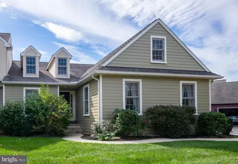 15 Parkside Dr, Elverson, PA 19520