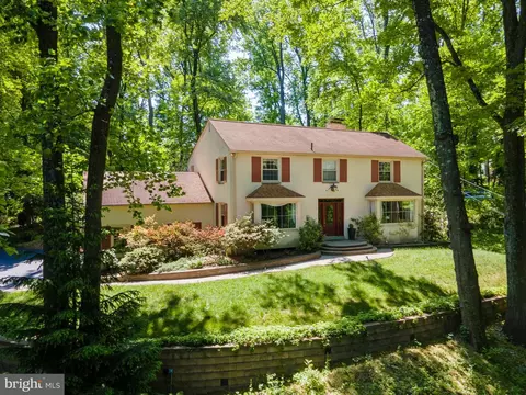 484 Hilltop Rd, Paoli, PA 19301