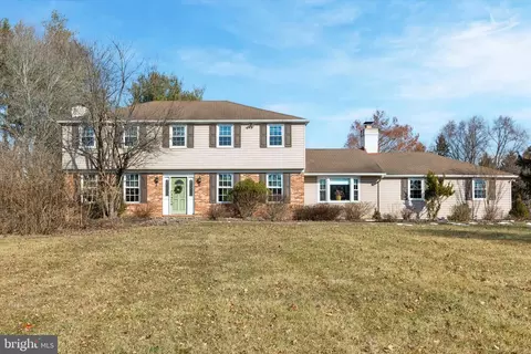 818 Sharon Cir, West Chester, PA 19382