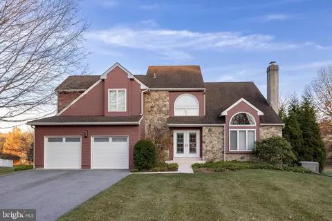 218 Mill Pond Dr, Exton, PA 19341