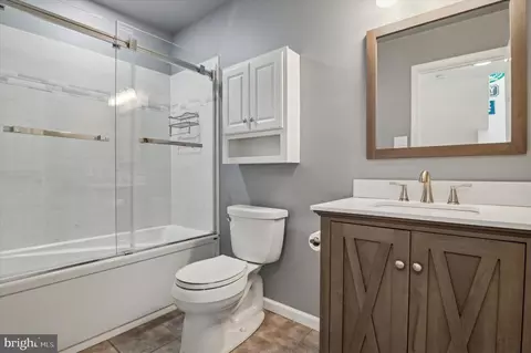 Bath - 100 E Thomas Ct, Kennett Square, PA 19348 photo 3 of 3