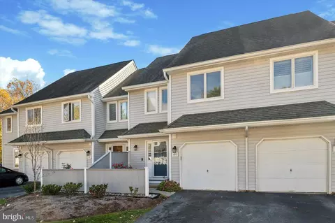 100 E Thomas Ct, Kennett Square, PA 19348