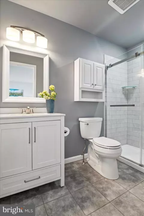 Bath - 100 E Thomas Ct, Kennett Square, PA 19348 photo 2 of 3