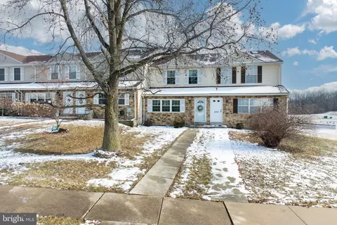 502 Lancaster Ct, Downingtown, PA 19335