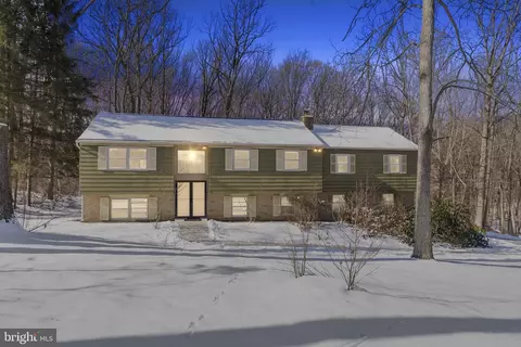 90 Schoolhouse Ln, Coatesville, PA 19320