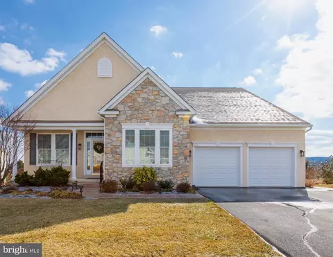 216 Cog Hill Dr, Honey Brook, PA 19344