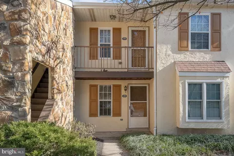 189 Valley Stream Ln, Chesterbrook, PA 19087