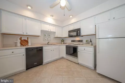189 Valley Stream Ln, Chesterbrook, PA 19087 photo 9