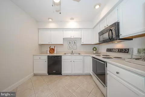 189 Valley Stream Ln, Chesterbrook, PA 19087 photo 10