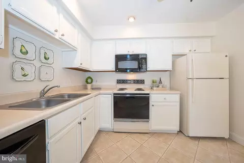 189 Valley Stream Ln, Chesterbrook, PA 19087 photo 11