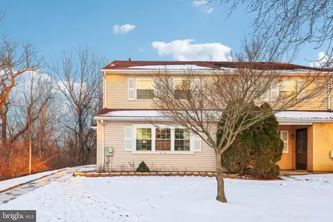 318 Carlyn Ct, Downingtown, PA 19335