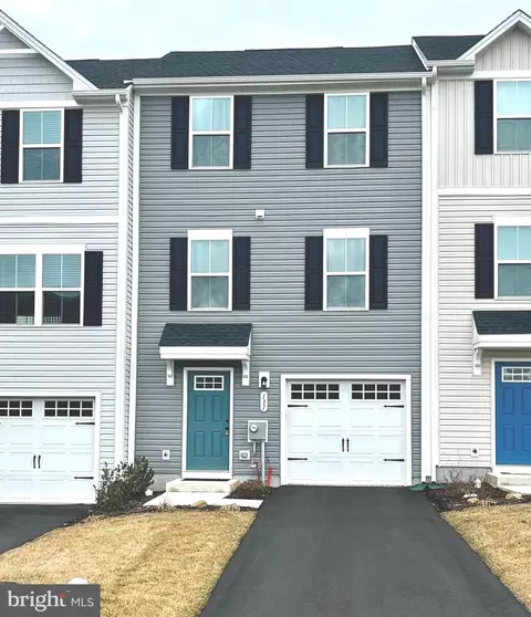 131 Hamilton Ln, Coatesville, PA 19320