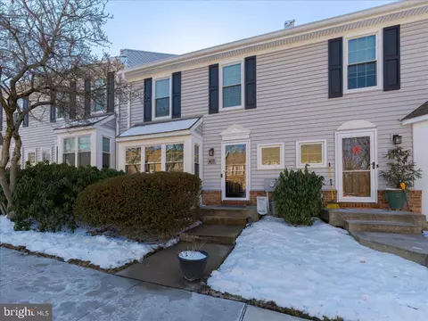 411 Hartford Sq, West Chester, PA 19380