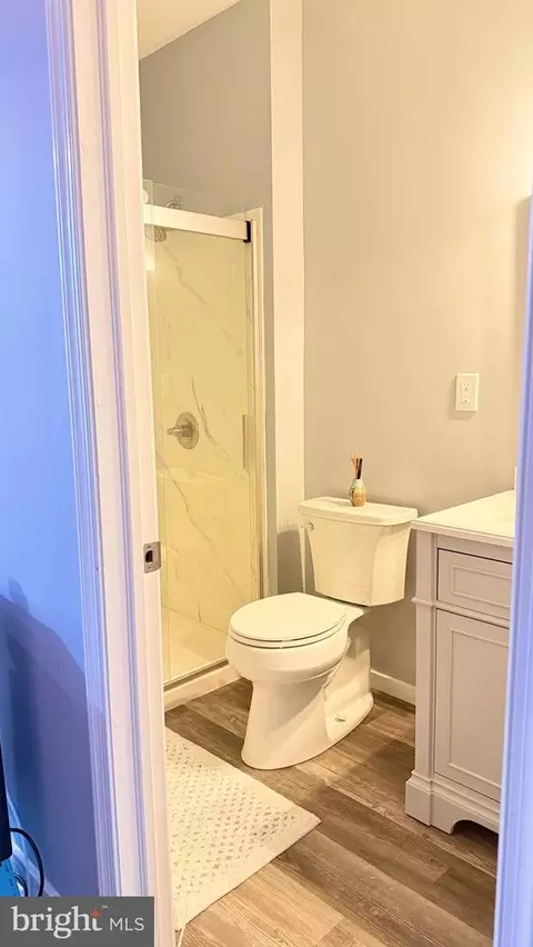 Bath - 489 Lee Pl, Exton, PA 19341 photo 2 of 4
