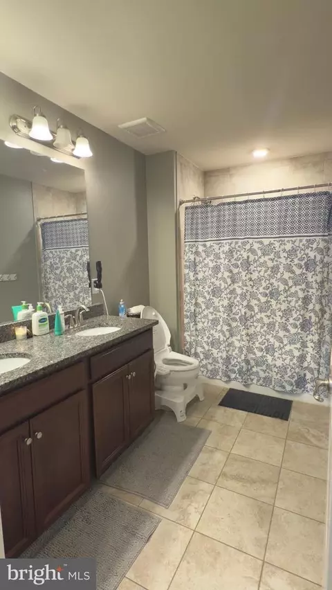 Bath - 489 Lee Pl, Exton, PA 19341 photo 1 of 4
