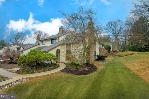 36 Oak Knoll Dr, Berwyn, PA 19312