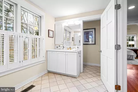 Bath - 43 Deepdale Rd, Wayne, PA 19087 photo 3 of 6