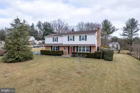 12 Buttonwood Dr, West Grove, PA 19390