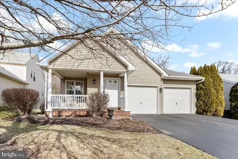415 E Glenview Dr, West Grove, PA 19390