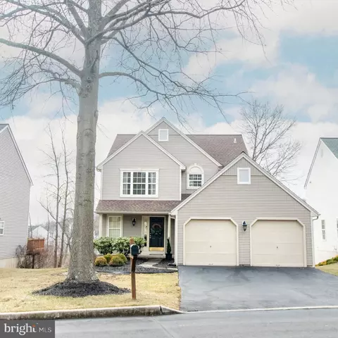 110 Marsh Creek Dr, Downingtown, PA 19335