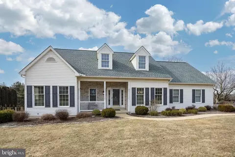 19 Red Oak Dr, Coatesville, PA 19320