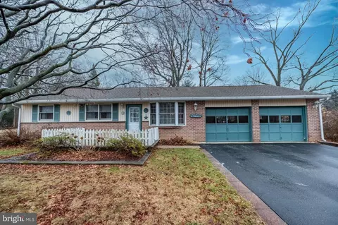 1 Diane Dr, Malvern, PA 19355