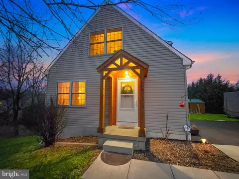 141 Waterway Rd, Oxford, PA 19363