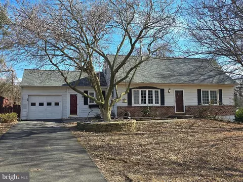 29 S Hunting Hills Dr, Landenberg, PA 19350