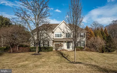 10 Edward Dr, Avondale, PA 19311