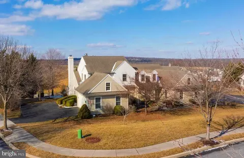 100 Dengler Dr, Elverson, PA 19520