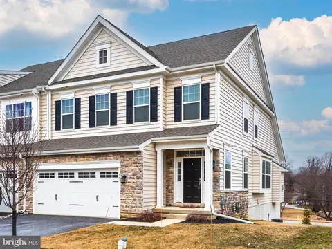 37 Midsummer Dr, West Chester, PA 19382