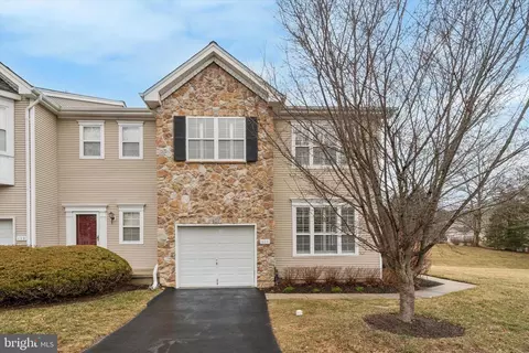 111 Stirrup Cir, West Chester, PA 19382