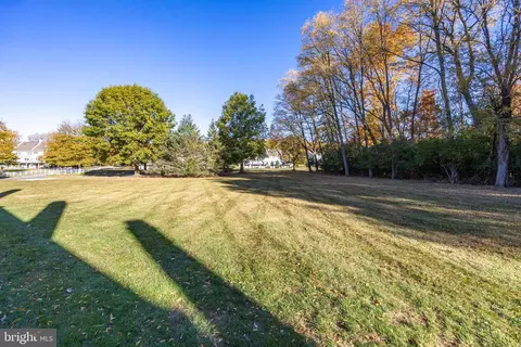 Exterior - 37 Buttonwood Dr, Exton, PA 19341 photo 4 of 6