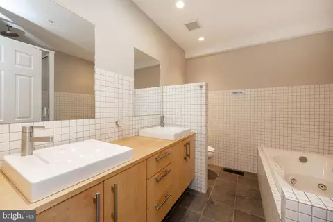 Bath - 37 Buttonwood Dr, Exton, PA 19341 photo 1 of 2
