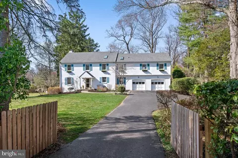 284 W Valley Rd, Wayne, PA 19087