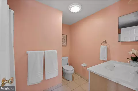 Bath - 284 W Valley Rd, Wayne, PA 19087 photo 5 of 5