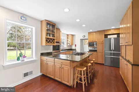 Kitchen - 284 W Valley Rd, Wayne, PA 19087 photo 2 of 3