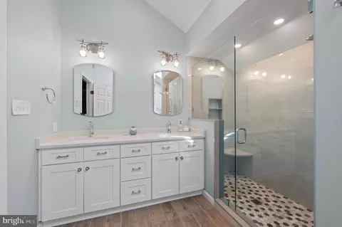 Bath - 284 W Valley Rd, Wayne, PA 19087 photo 3 of 5