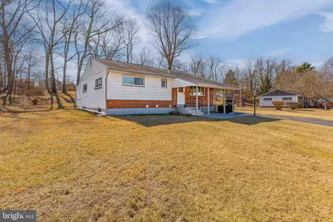 1004 Queen Dr, West Chester, PA 19380