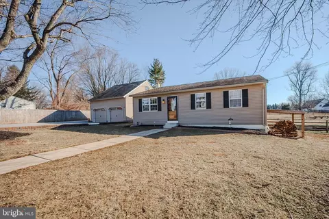 388 Hipkins Rd, West Grove, PA 19390