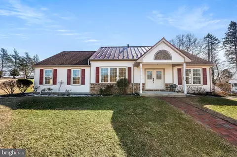 320 Warwick Rd, Elverson, PA 19520