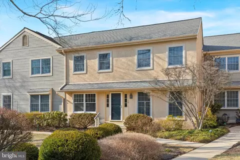 12 Wingstone Ln, Devon, PA 19333