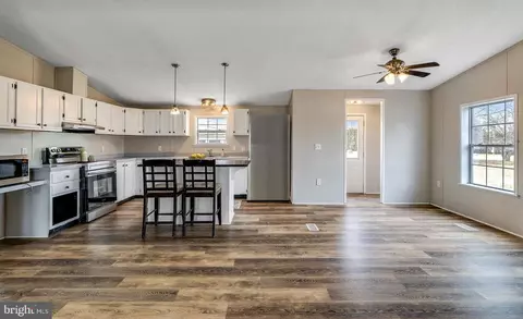 88 Rose Dr, Honey Brook, PA 19344