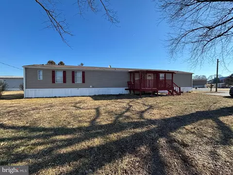 27 Becky Ln, Cochranville, PA 19330